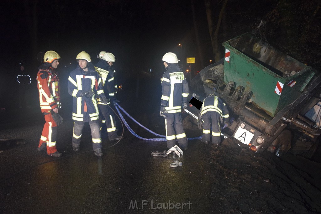 Container LKW umgestuerzt Koeln Brueck Bruecker- Dellbruecker Mauspfad P204.JPG - Miklos Laubert